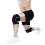Athlete wearing Rehband Rx Knee Sleeves 5mm in black during a lunge - knee support for CrossFit, weightlifting and Hyrox training